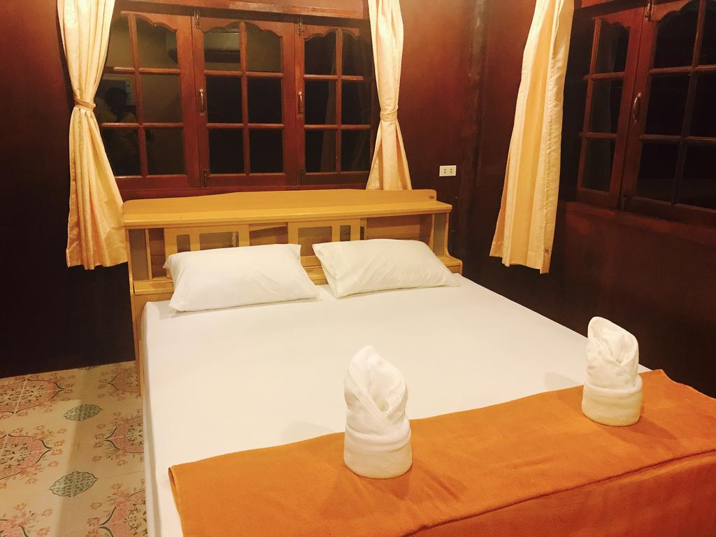 Sunyo Garden Guesthouse Baan Tai Buitenkant foto